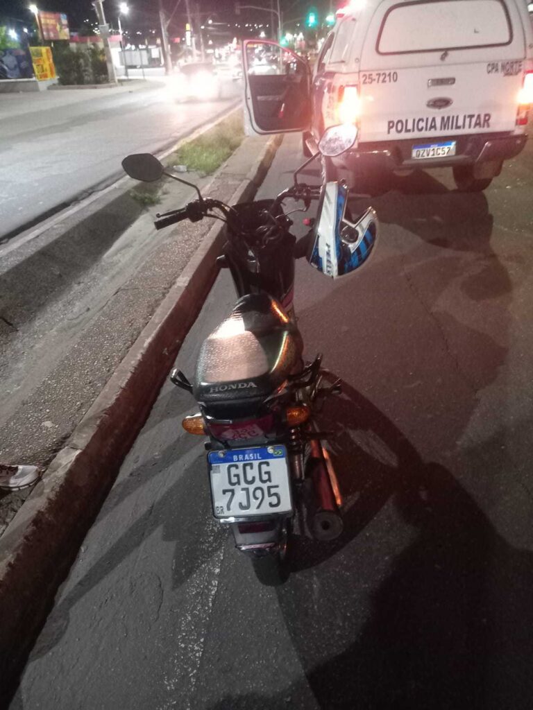 PMAM prende duas pessoas e recupera dois veículos com restrição de roubo e furto 3 PMAM 26a CICOM PRENDE 01 HOMEM COM MOTOCICLETA COM RESTRICAO DE ROUBO FOTO DIVULGACAO PMAM 768x1024 1