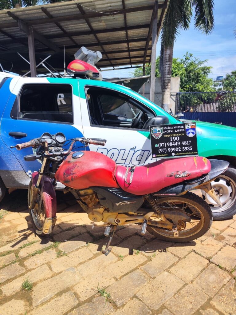 PMAM prende duas pessoas e recupera dois veículos com restrição de roubo e furto 2 PMAM EM LABREA POLICIA MILITAR LOCALIZAR MOTOCICLETA COM RESTRICAO 01 HOMEM FOI PRESO FOTO DIVULGACAO PMAM 768x1024 1