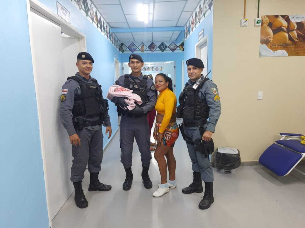 Policiais militares realizam parto dentro de viatura em Manacapuru 2 PMAM POLICIAIS MILITARES DE MANACAPURU REALIZAM PARTO EM VIATURA FOTO DIVULGACAO PMAM 1024x768 1