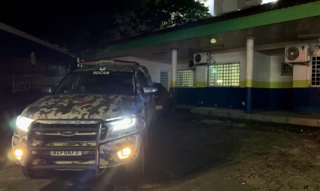 Polícia Militar do Amazonas prende homem em flagrante pelo crime de cárcere privado na zona oeste 3 PMAM ROCAM OCORRENCIA CARCERE PRIVADO DIVULGACAO PMAM 1 1024x612 1