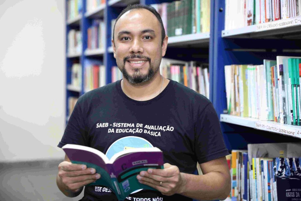 Eeti Petrônio Portela promove projeto de incentivo à escrita e a literatura 2 Projeto Versoterapia Foto Euzivaldo Queiroz Seduc 4 1024x683 1