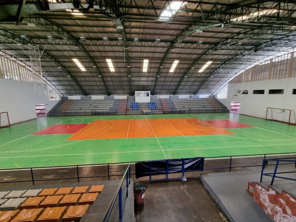 Ginásio Renné Monteiro comemora 49 anos promovendo o esporte e desenvolvimento social no Amazonas 3 SEDEL O Programa Esporte e Lazer na Capital e Interior Pelci oferece no espaco aulas gratuitas de basquete volei e futsal FOTO Mauro Neto 1024x768 1