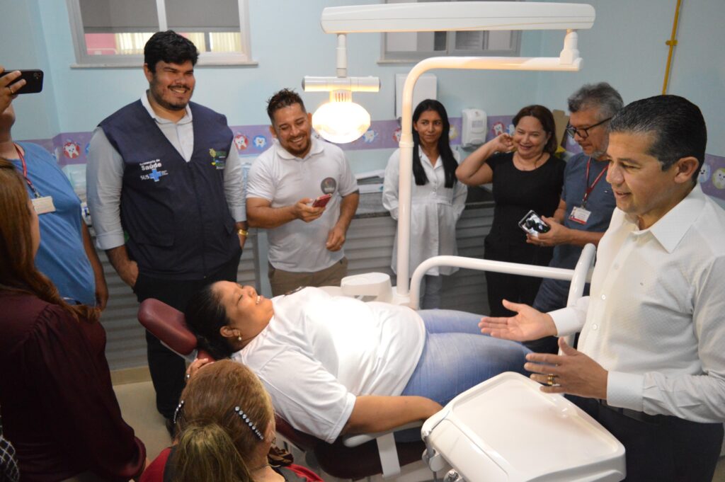 Saúde do Amazonas entrega ambulância e cadeira odontológica no SPA Joventina Dias 2 SES AM.03 Entrega de cadeira odontolo769 gica no SPA Joventina Dias 1 1024x681 1