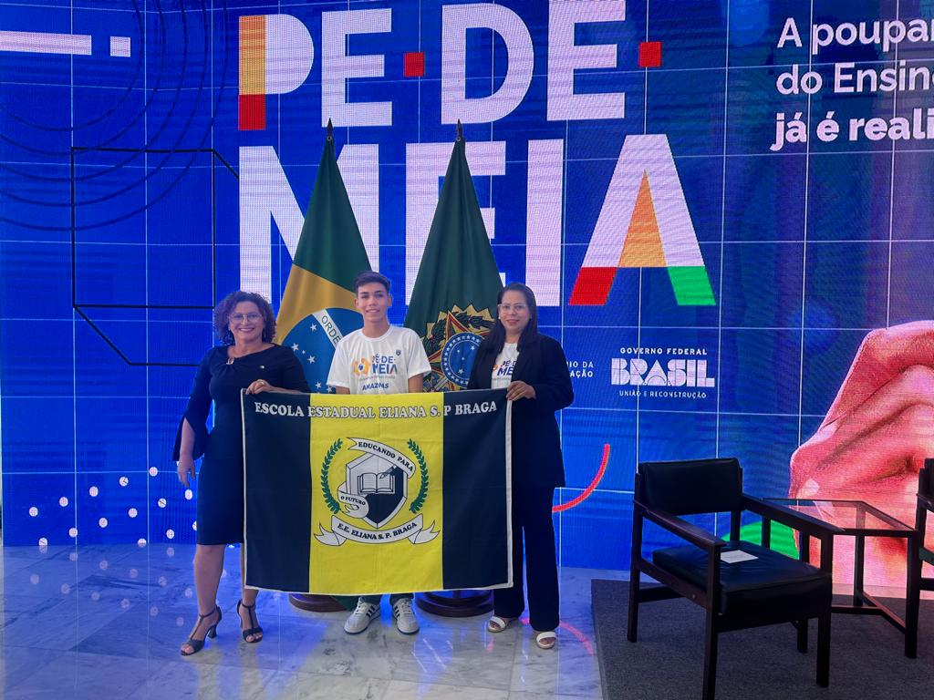 Em Brasília, aluno de escola estadual da zona norte representa o Amazonas em evento do MEC 2 Secretaria Edilene com o Aluno Serio Miguel