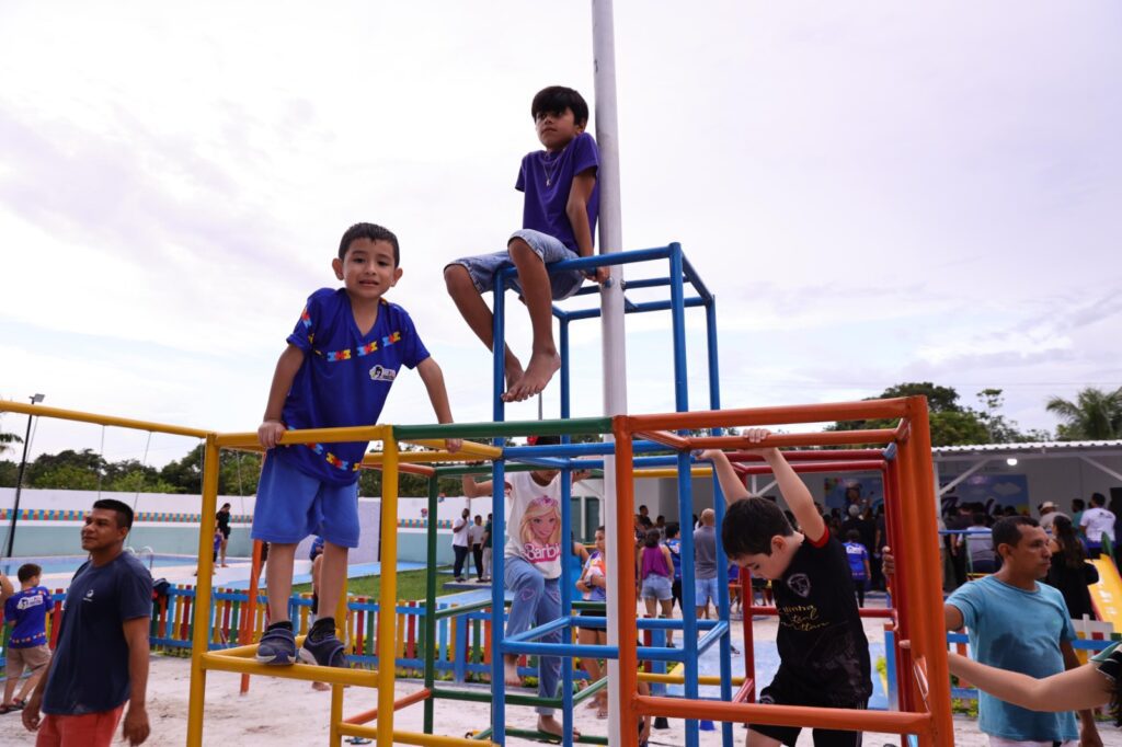 Em Parintins, governador Wilson Lima inaugura primeiro espaço de lazer exclusivo para autistas no Amazonas 2 Sejusc Inauguracao Espaco Azul Fotos Herick Pereira Secom 7 1024x682 1