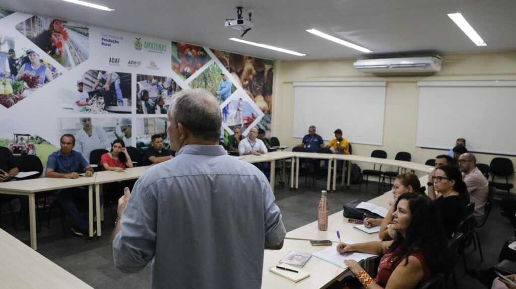 Sepror e Embrapa discurtem bioeconomias inclusivas na Amazônia 2 Sepror Bioeconomia Roberto foto Ruy Nery 3 1024x574 1