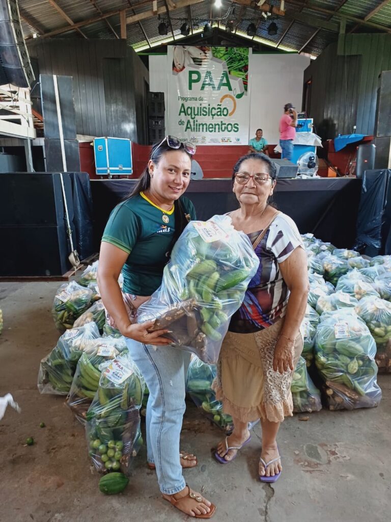 Governo do Amazonas entrega de 8 toneladas de alimentos a famílias em vulnerabilidade social em Anamã 3 Sepror PAA Anama foto diculgacao 4 768x1024 1