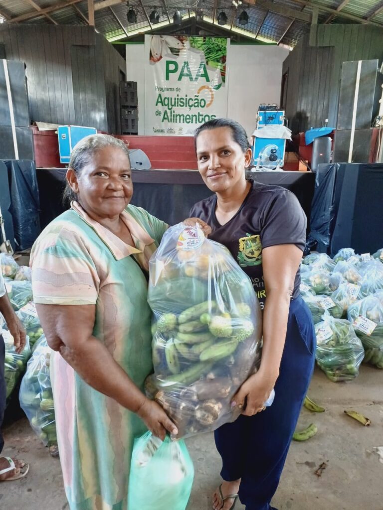 Governo do Amazonas entrega de 8 toneladas de alimentos a famílias em vulnerabilidade social em Anamã 2 Sepror PAA Anama foto diculgacao 5 768x1024 1