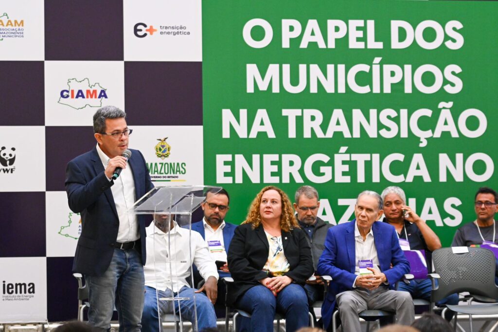 Governo do Amazonas avança na interiorização da transição energética com participação ativa de municípios 3 Tadeu de Souza Municipios Energia 03 Foto Ricardo Machado SGVG 1024x682 1