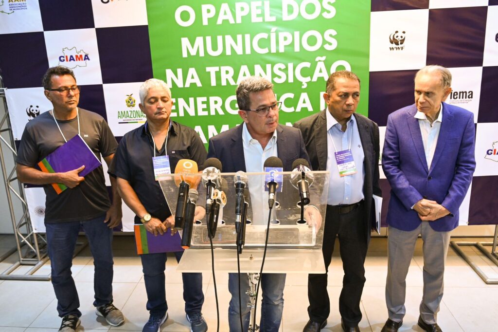 Governo do Amazonas avança na interiorização da transição energética com participação ativa de municípios 2 Tadeu de Souza Municipios Energia 04 Foto Ricardo Machado SGVG 1024x682 1