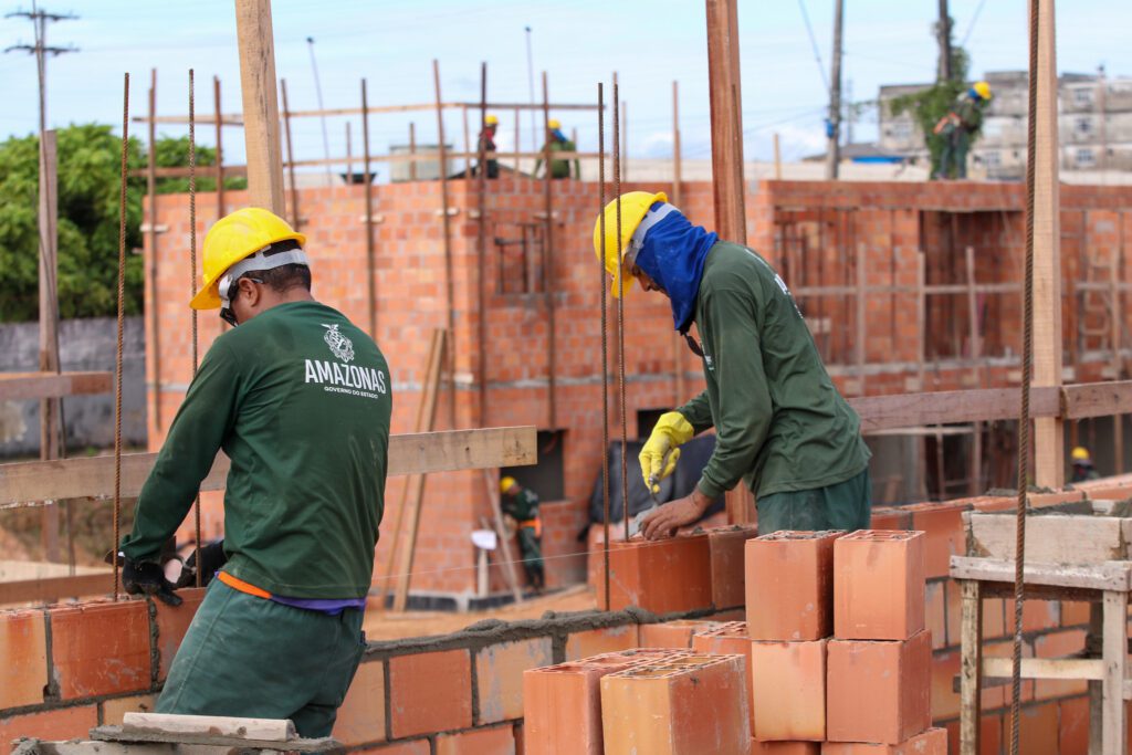 Wilson Lima vistoria obra do novo residencial do Prosamin+ e destaca trabalho por moradia digna 5 Visita do Prosamin Antonio Lima 1 1024x683 1