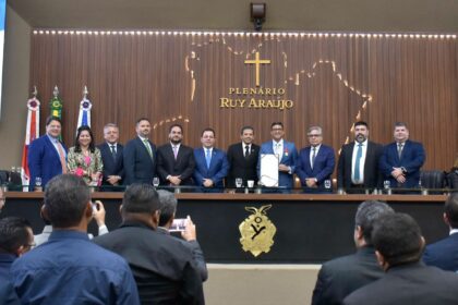 Juiz Flávio Freitas recebe Medalha Ruy Araújo, por iniciativa do deputado João Luiz