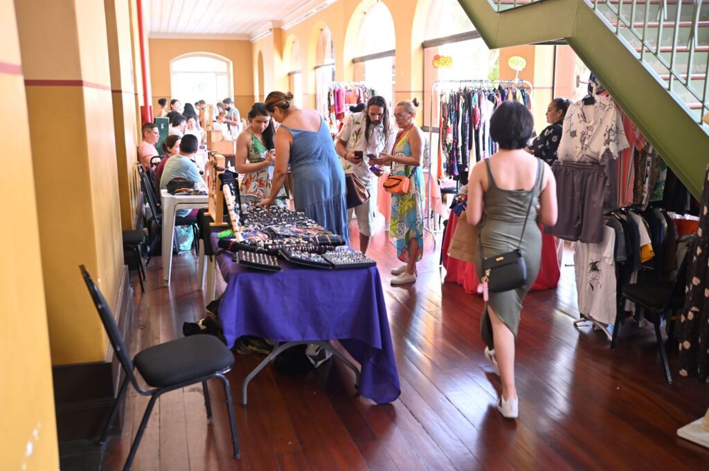 Feira Tupissai Celebra a diversidade com edição gratuita para empreendedores LGBTQIAPN+ 2 cultura feira tupissai divulgacao 1024x681 1