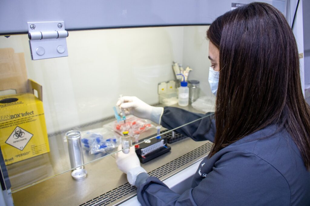 Hemoam adota tecnologia que aumenta precisão de exames de Bacteriologia 2 novo sistema bacteriologia 2 1024x682 1