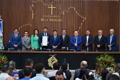 Aleam concede a Medalha Ruy Araujo ao empresario Mario Abrahao por iniciativa do deputado Mario Cesar Filho Foto Hudson Fonseca 1024x682 1