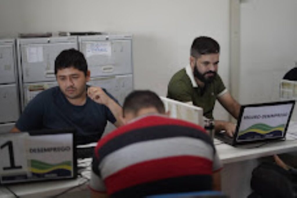 Sine Amazonas divulga 469 vagas de emprego para esta terça-feira 2 Atendimento Sine 2 1024x684 1