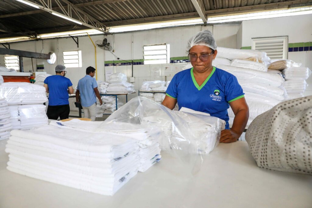Consumo de gás natural atinge recorde no segmento comercial em fevereiro 4 CIGAS Producao Lavanderia Lavadeira 03 Credito Antonio Lima SECOM 1024x683 1