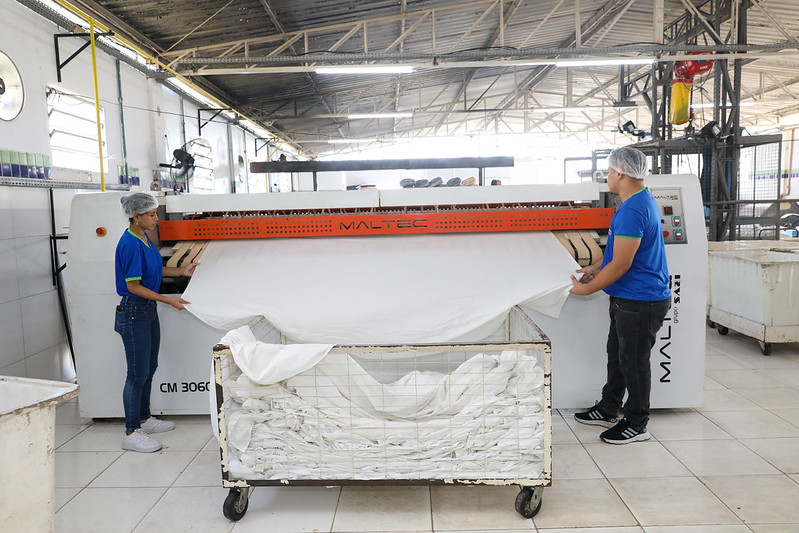 Consumo de gás natural atinge recorde no segmento comercial em fevereiro 3 CIGAS Producao Lavanderia Lavadeira 02 Credito Antonio Lima SECOM