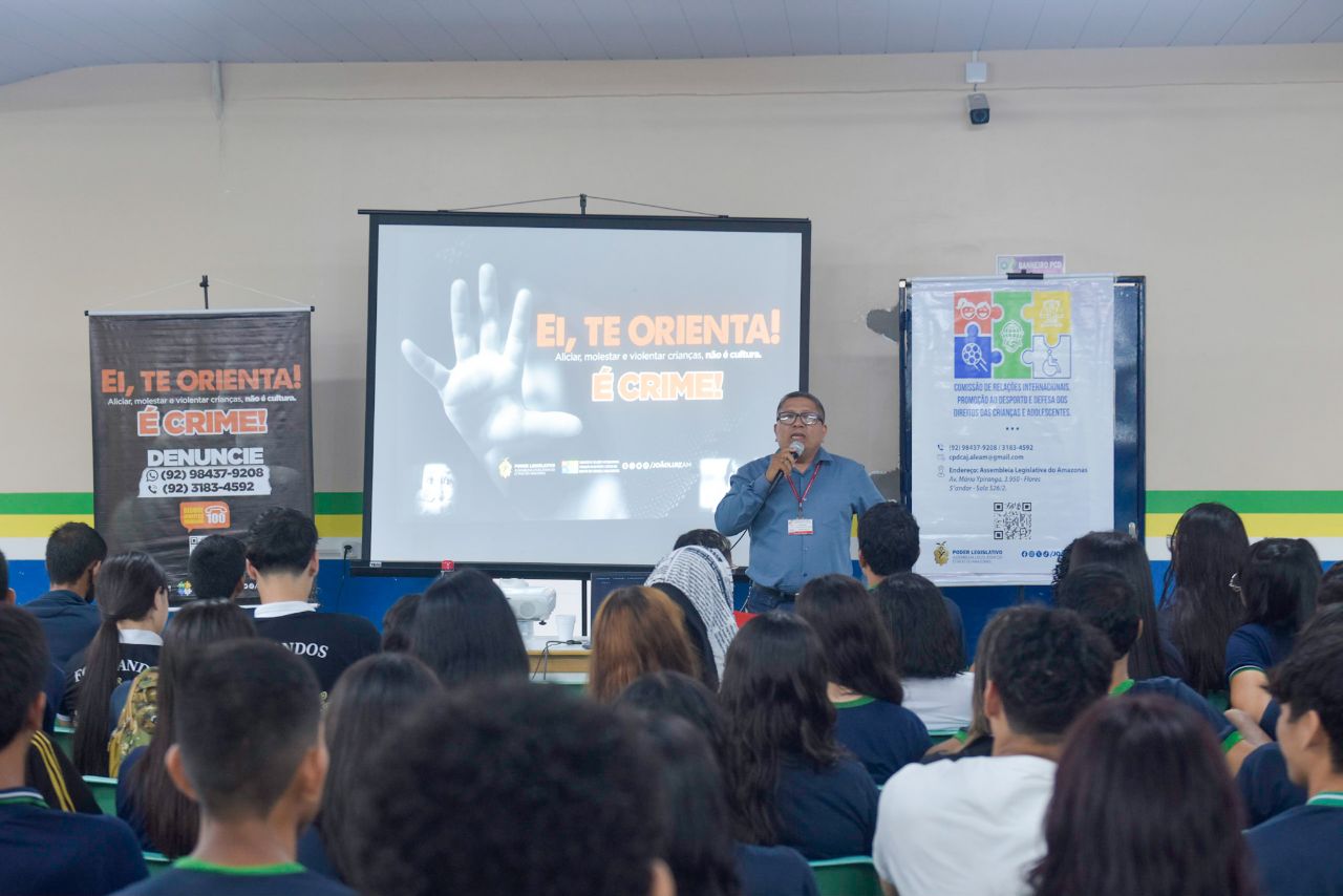Comissao de Defesa dos Direitos das Criancas e Adolescentes da Aleam presidida pelo deputado Joao Luiz leva palestras para escola estadual Foto Mauro Smith