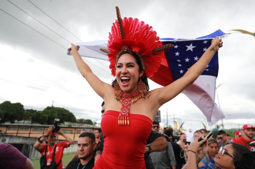Após trajeto em trio elétrico, Isabelle Nogueira finaliza chegada em Manaus com festa no Largo de São Sebastião 2 Cultura Chegada Isabelle Nogueira Mauro Neto 1024x682 1