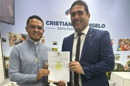 Deputado Cristiano DAngelo recebe visita do paroco da Igreja Matriz de Nossa Senhora de Nazare