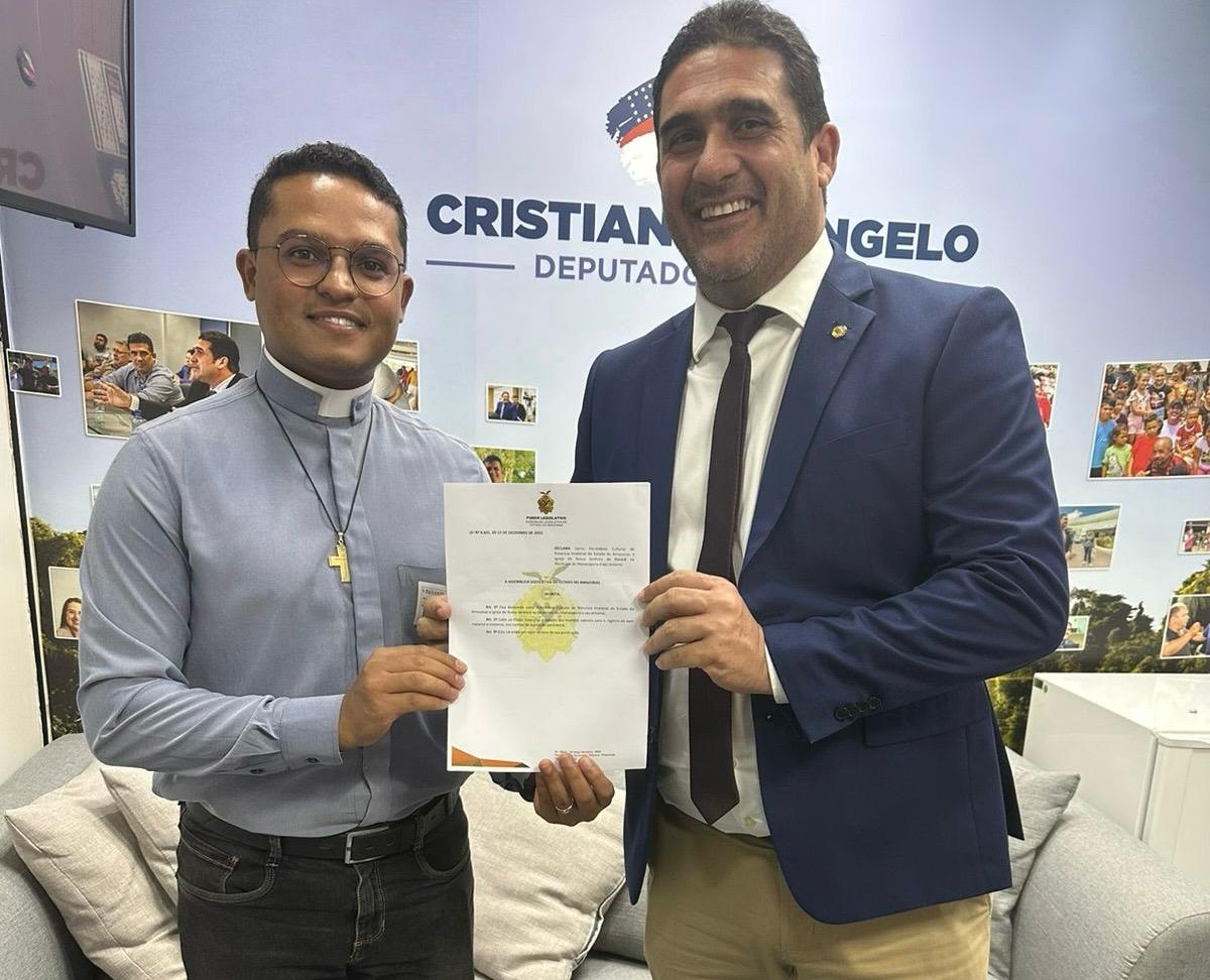 Deputado Cristiano DAngelo recebe visita do paroco da Igreja Matriz de Nossa Senhora de Nazare