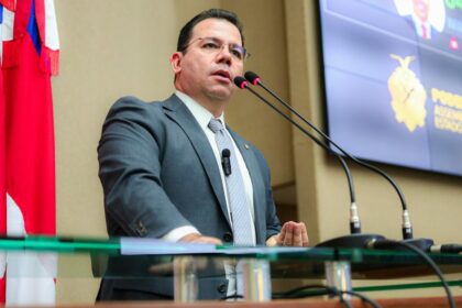 Deputado Wilker Barreto formaliza pedido de esclarecimento a Amazonas Energia pela falta de fornecimento de servico em Codajas Foto Davide Silva 1024x682 ZsShOH
