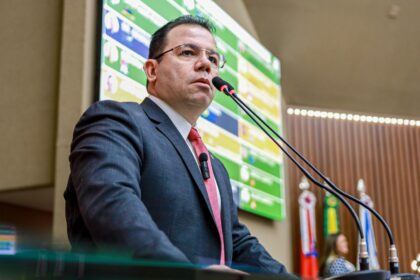 Deputado estadual Wilker Barreto alerta para possivel greve de profissionais da educacao Foto Davide Silva