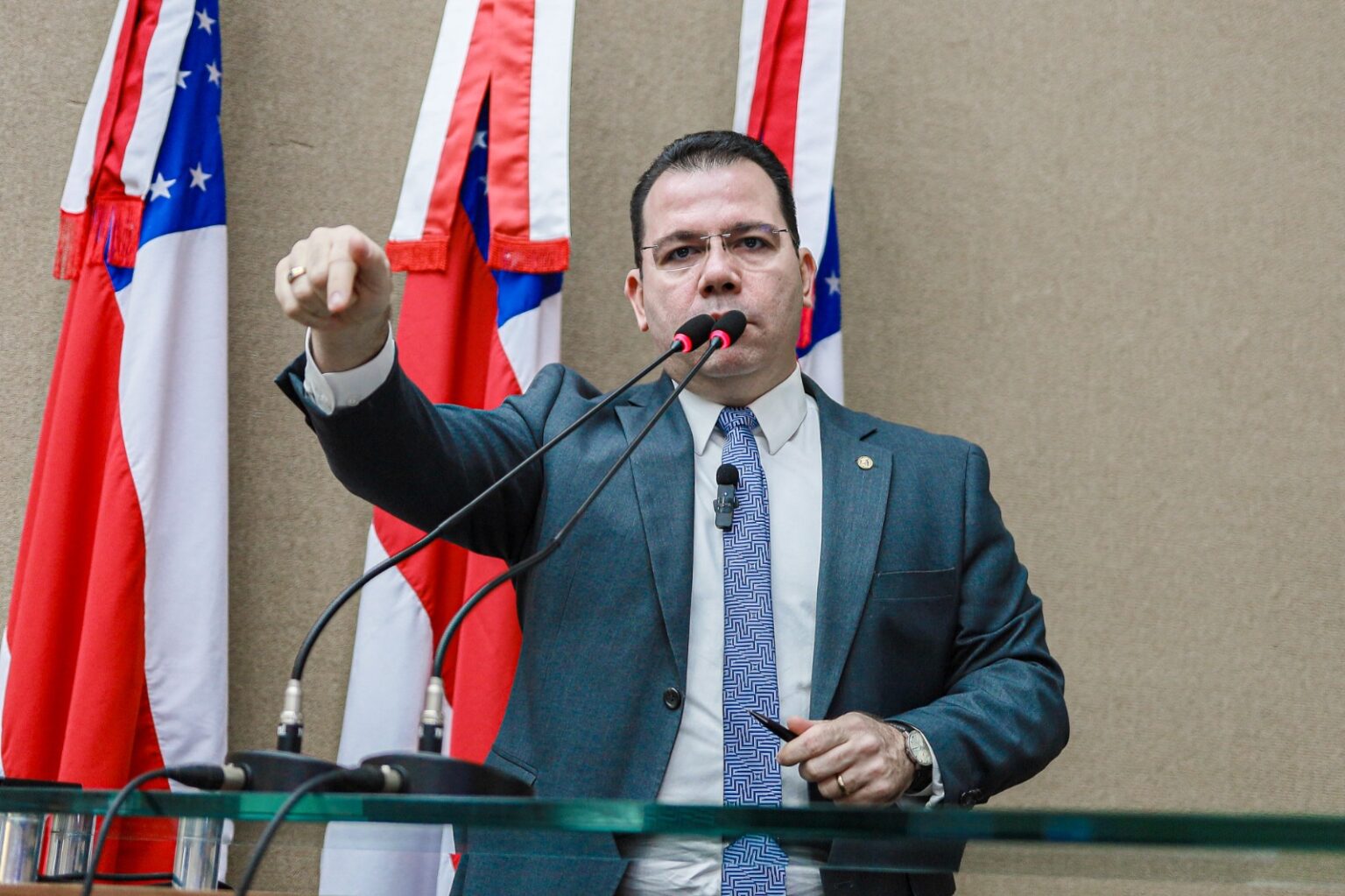 Deputado estadual Wilker Barreto cobra esclarecimentos da Amazonas Energia sobre prejuizos causados por apagao Foto Davide Silva