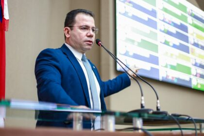 Deputado estadual Wilker Barreto denuncia cobranca indevida para emissao de carteiras de identidades em PACs Foto Davide Silva 1024x682 1