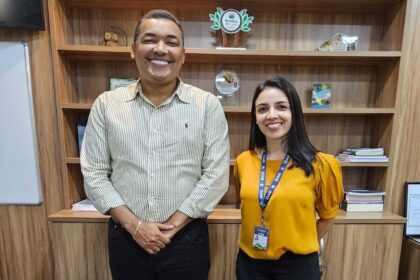 Diretor presidente Vanderlei Alvino com a diretora tecnica Nadiele Pereira Pacheco Marfran Vieira IDAM 1024x724 1