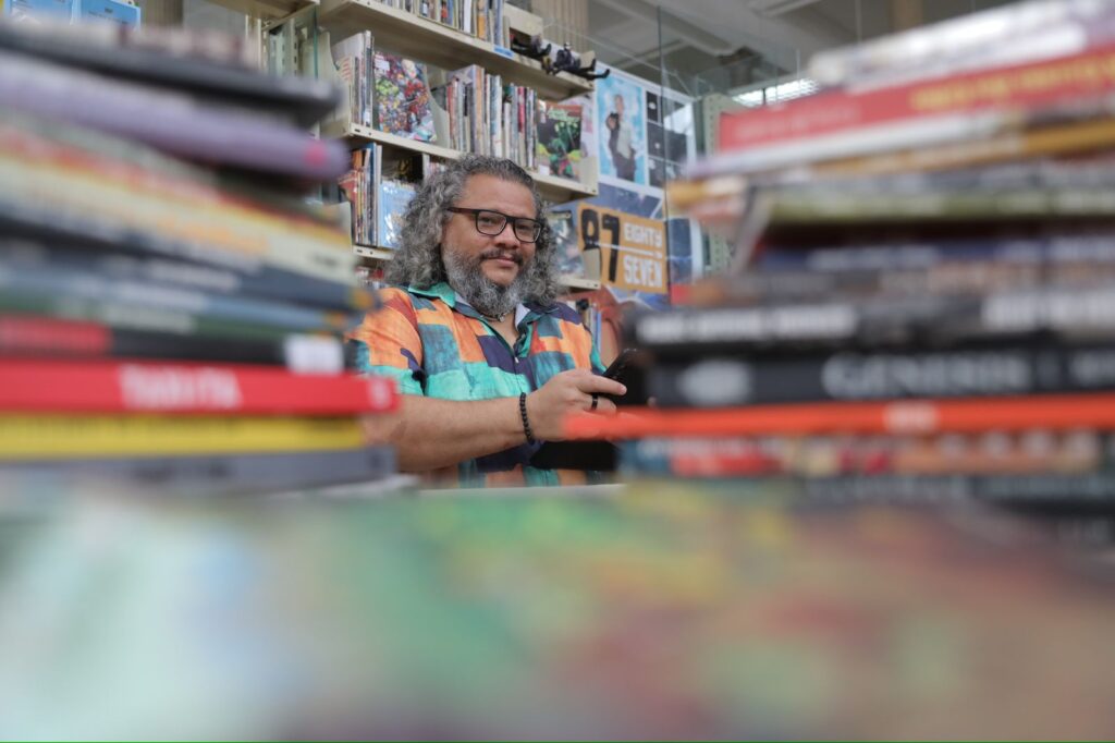 Biblioteca Pública do Amazonas: espaço centenário coleciona histórias de funcionários e frequentadores 5 EVALDO VASCONCELOS PERSONAGEM 1024x682 1