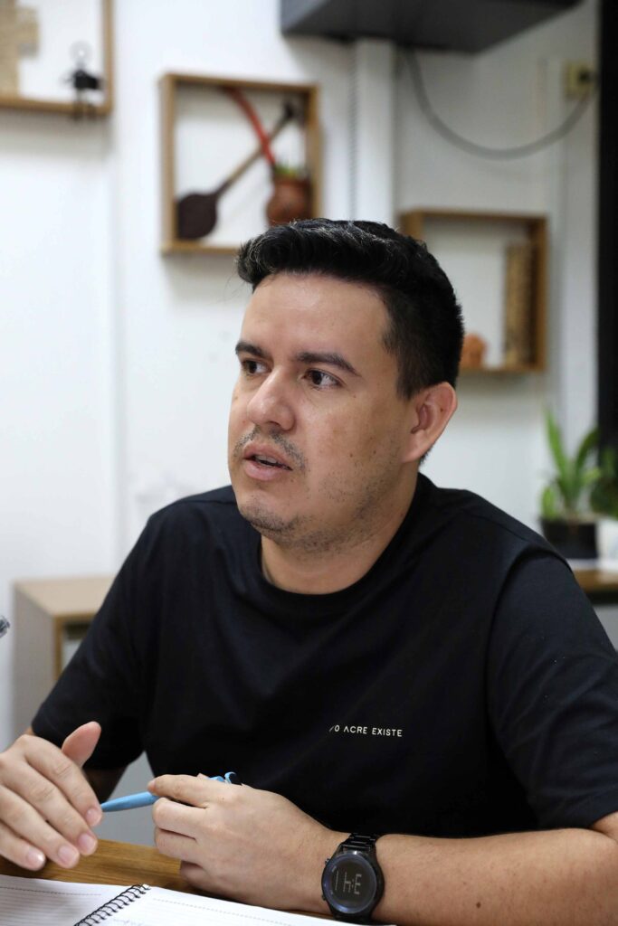 Protagonismo indígena: projetos científicos de escolas estaduais incentivam inclusão e pertencimento cultural 5 Educacao Diretor de Diversidade da Secretaria de Educacao Rafael Ferreira Foto Euzivaldo Queiroz 683x1024 1