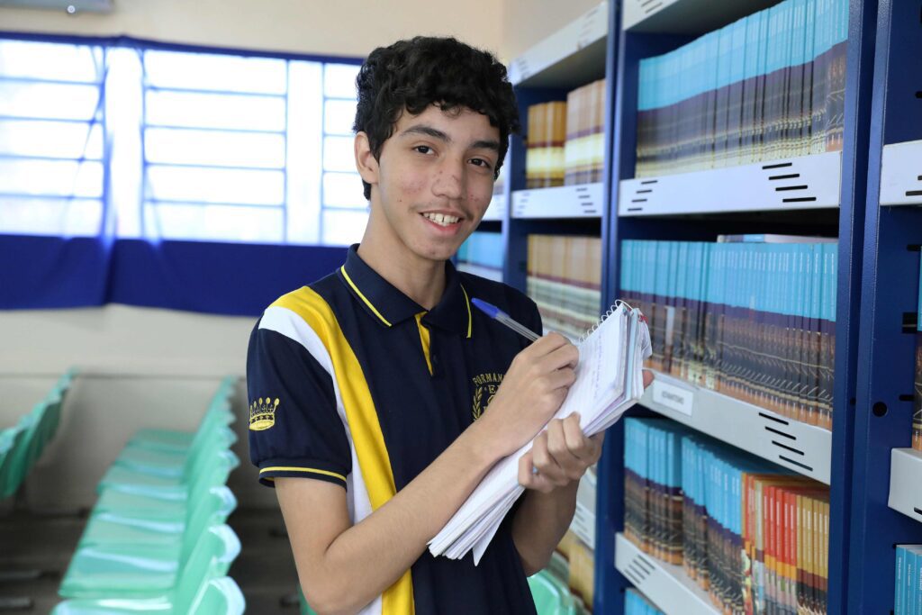 Educação que transforma: Projeto de escola estadual amplia aprovação de alunos em vestibular 5 Educacao estudante Luiz Neto Projeto A caminhon da universidade Foto Euzivaldo Queiroz Seduc 1024x683 1