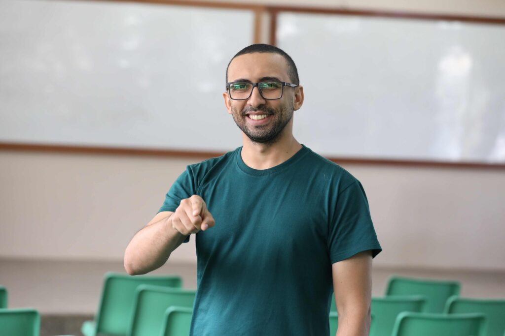 Educação que transforma: Projeto de escola estadual amplia aprovação de alunos em vestibular 6 Educacao professor de Matematica Andre Simao Projeto A caminhon da universidade Foto Euzivaldo Queiroz Seduc 1024x683 1