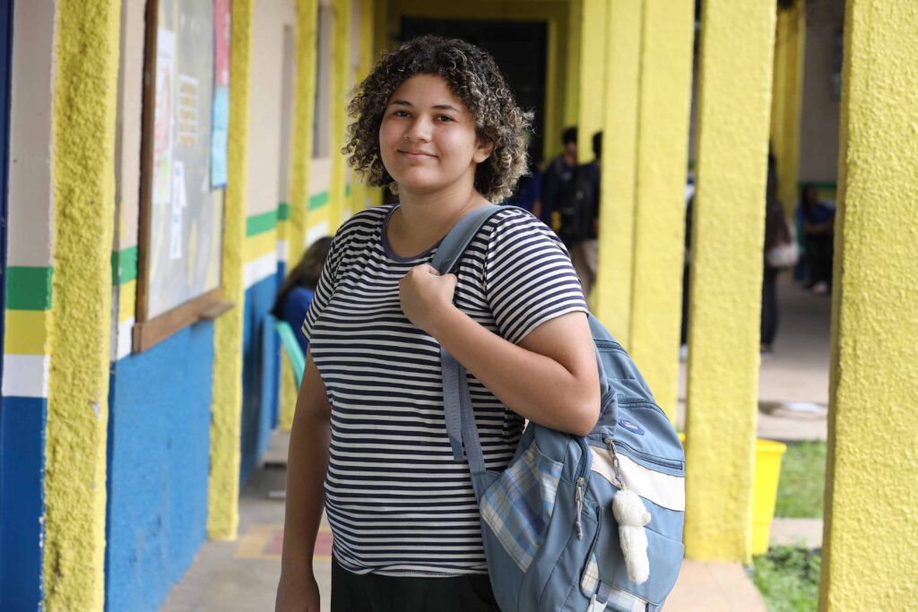 Educação que transforma: Projeto de escola estadual amplia aprovação de alunos em vestibular 4 Educacao universitaria e ex aluna da escola Elizandra Galeno Projeto A caminho da universidade Foto Euzivaldo Queiroz Seduc 1024x683 1
