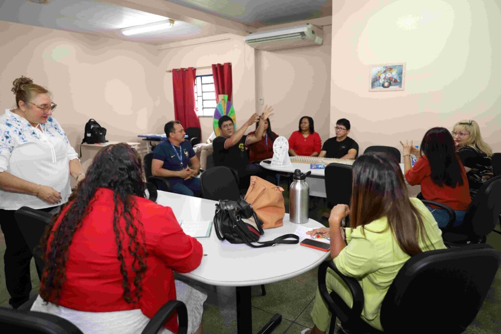 Projeto Trilhas da Capital reúne boas práticas de escolas estaduais de Manaus 4 Educacao visita ao ceti Elisa Bessa projeto Trilhas da Capital fotos Eduardo Cavalcante seduc Am 21 1024x683 1