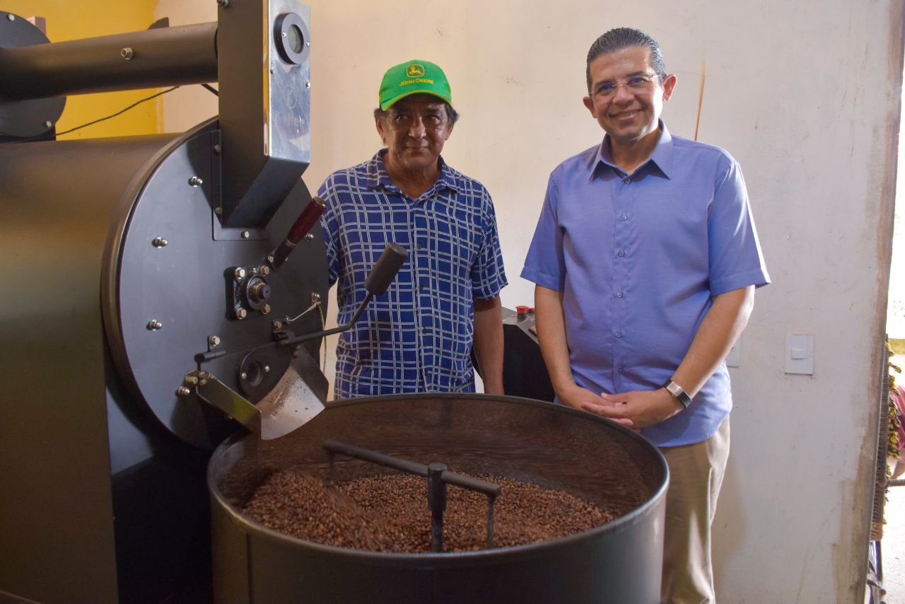 Emendas parlamentares do deputado Joao Luiz estao transformando a vida de familias que trabalham com cafe no Amazonas Foto Mauro Smith