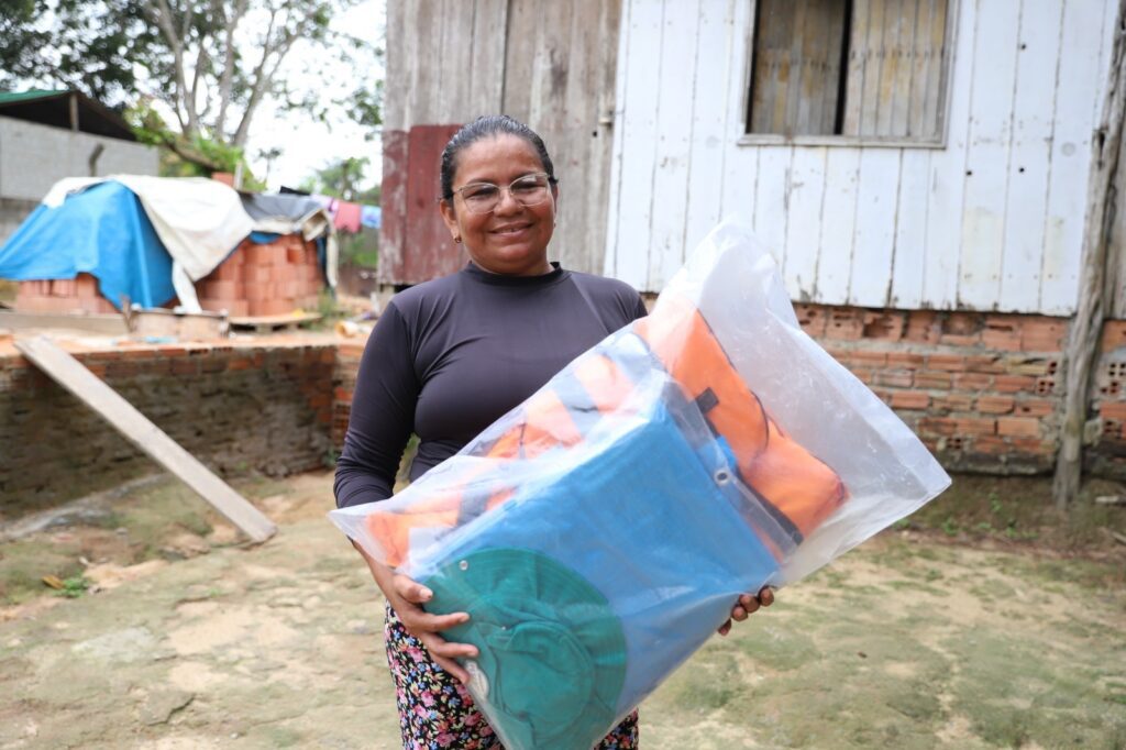 Governo do Amazonas entrega 2,1 mil kits de proteção individual 4 Emerson Martins Sepror 5 1 1024x682 1