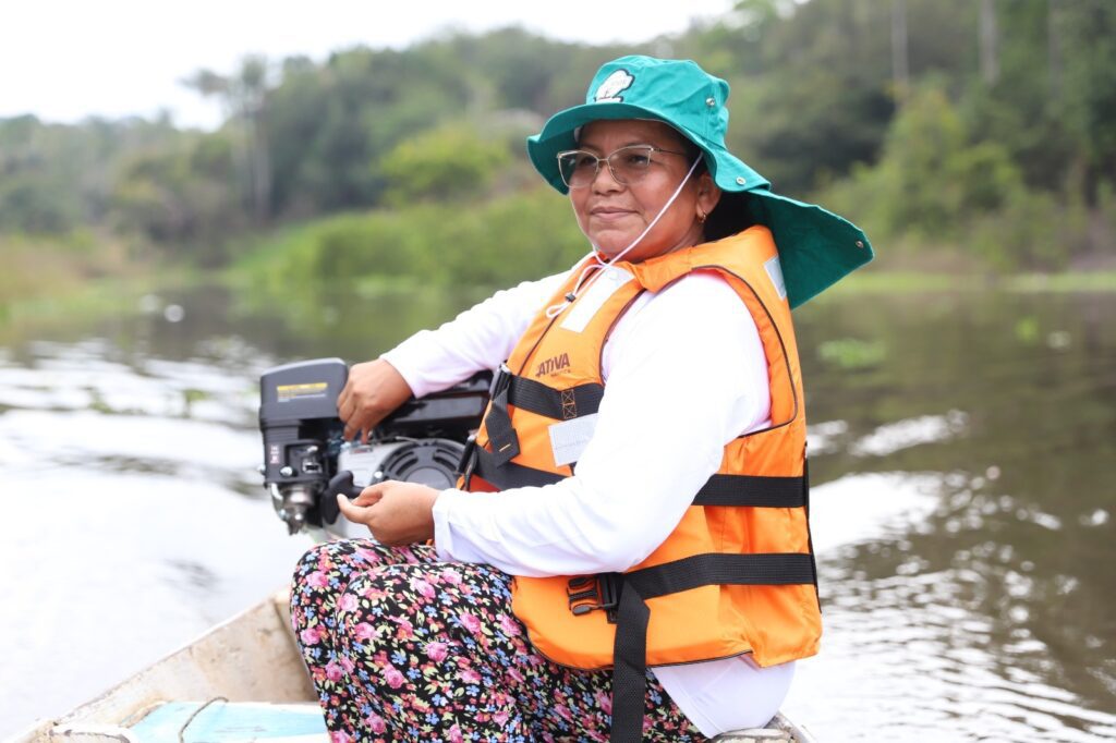 Governo do Amazonas entrega 2,1 mil kits de proteção individual 3 Emerson Martins Sepror 6 1 1024x682 1