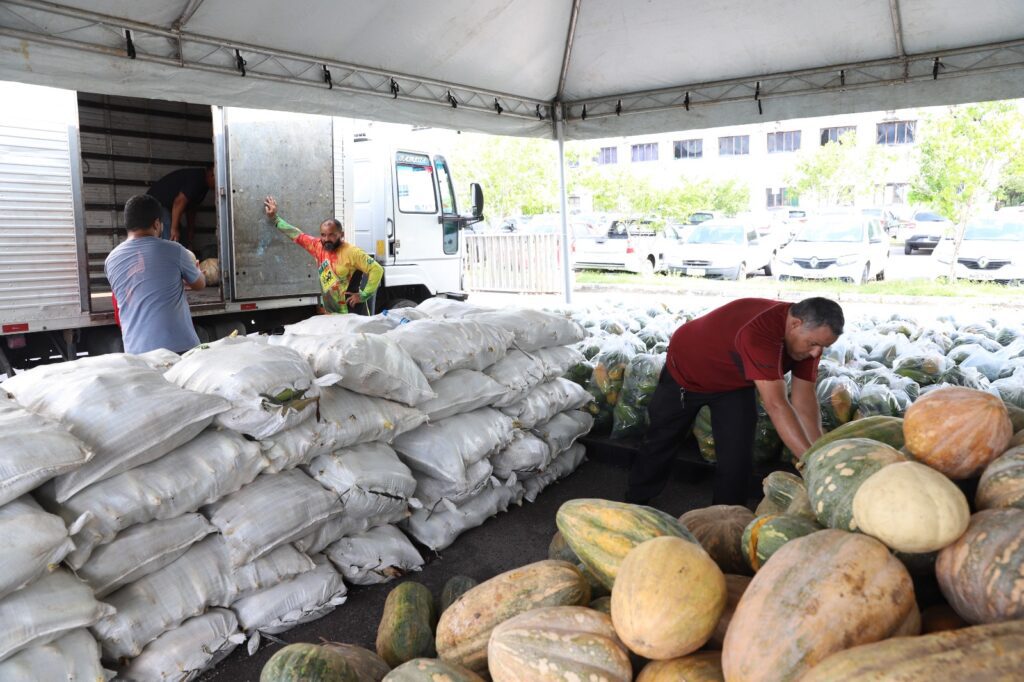 Governo do Amazonas comprou mais de 2 mil toneladas de produtos da agricultura familiar neste primeiro trimestre 3 Emerson Martins bacanco PAA PRIMEIRO TRIMESTRE 2 1024x682 1
