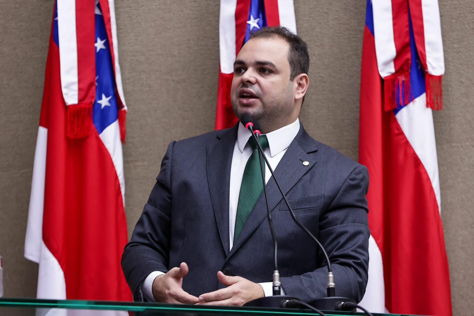 Esta apto a votacao PL de Roberto Cidade que propoe mais rigidez na punicao de motorista que causar dano ao patrimonio publico Foto Herick Pereira