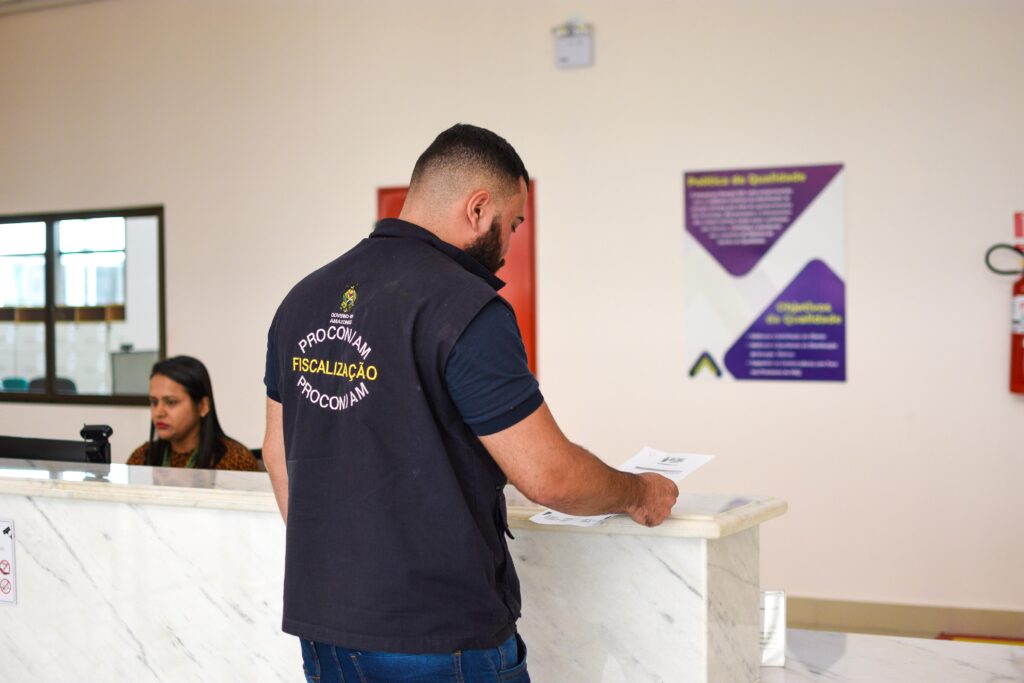 Procon-AM notifica Amazonas Energia por desligamento do serviço em Manaus e em municípios da Região Metropolitana 3 FOTO APAGAO PROCON JOAO PEDRO PROCONAM 2 1024x683 1