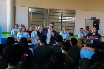 Fenapred presidida pelo deputado Joao Luiz leva acao do E28098Basta E28093 Autolesao Depressao e Suicidio para escola na zona Norte de Manaus