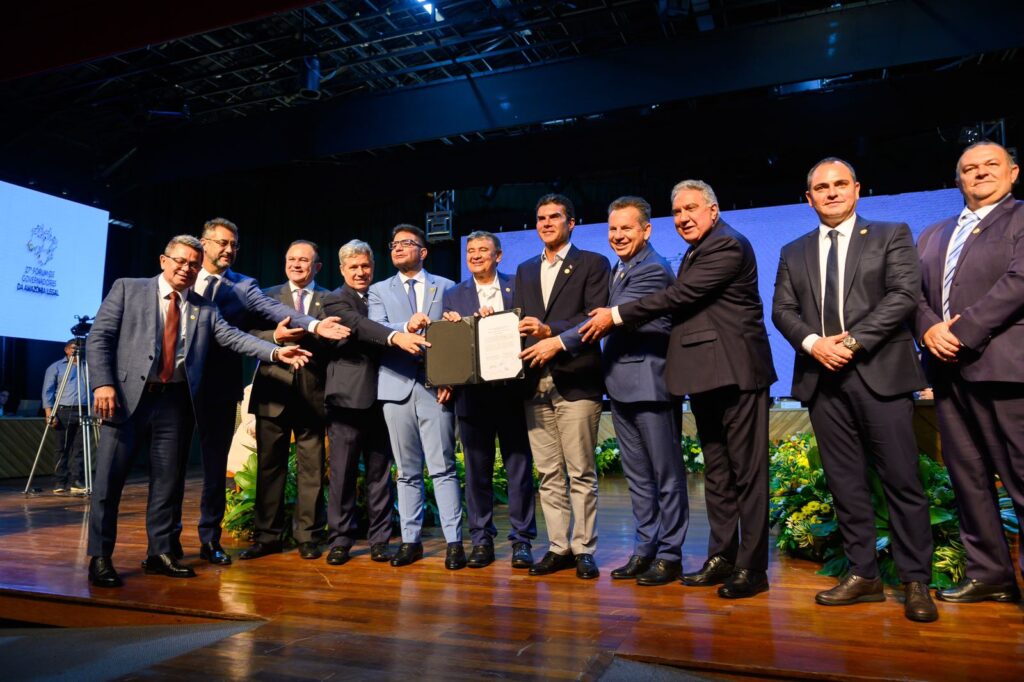 Governo do Amazonas pactua compromissos ambientais e de economia verde na Carta de Rio Branco, no Acre 5 Forum de Governadores Tadeu de Souza Carta Rio Branco 03 Foto Ricardo Machado SGVG 1024x682 1