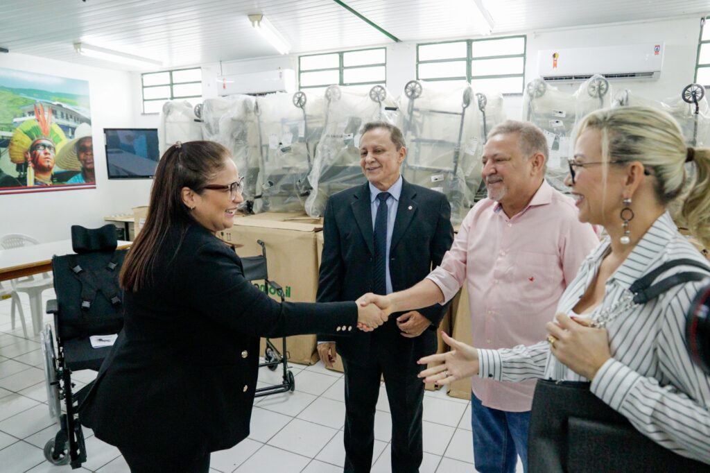 Governo do Amazonas entrega 59 cadeiras de rodas e de banho para Prefeitura de Pauini 3 Foto Lincoln Ferreira Sejusc 10 1024x682 1