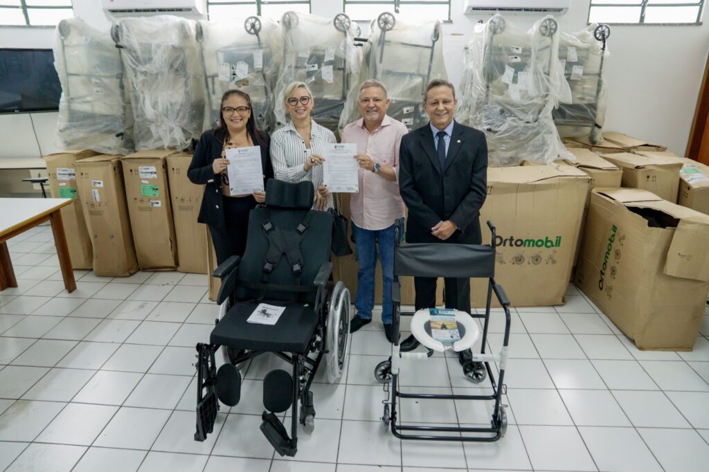 Governo do Amazonas entrega 59 cadeiras de rodas e de banho para Prefeitura de Pauini 5 Foto Lincoln Ferreira Sejusc 12 1024x682 1