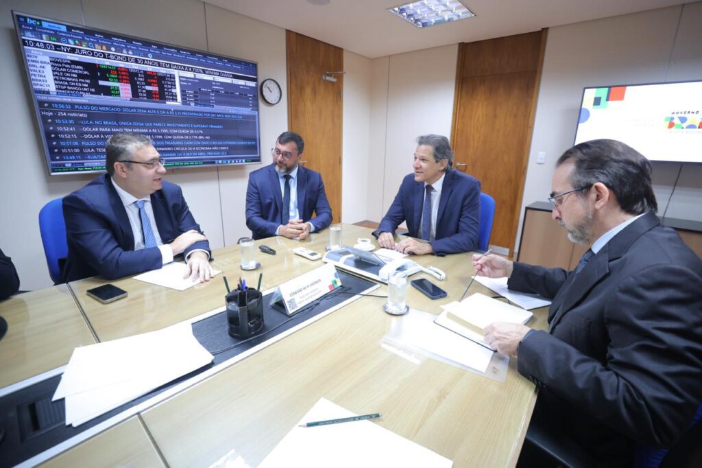 Em reunião com ministro da Fazenda, Wilson Lima recebe garantia de incentivo à ZFM na regulamentação da reforma tributária 3 Governador Wilson Lima em reuniao como o ministro Fernando Haddad 3 1024x682 1