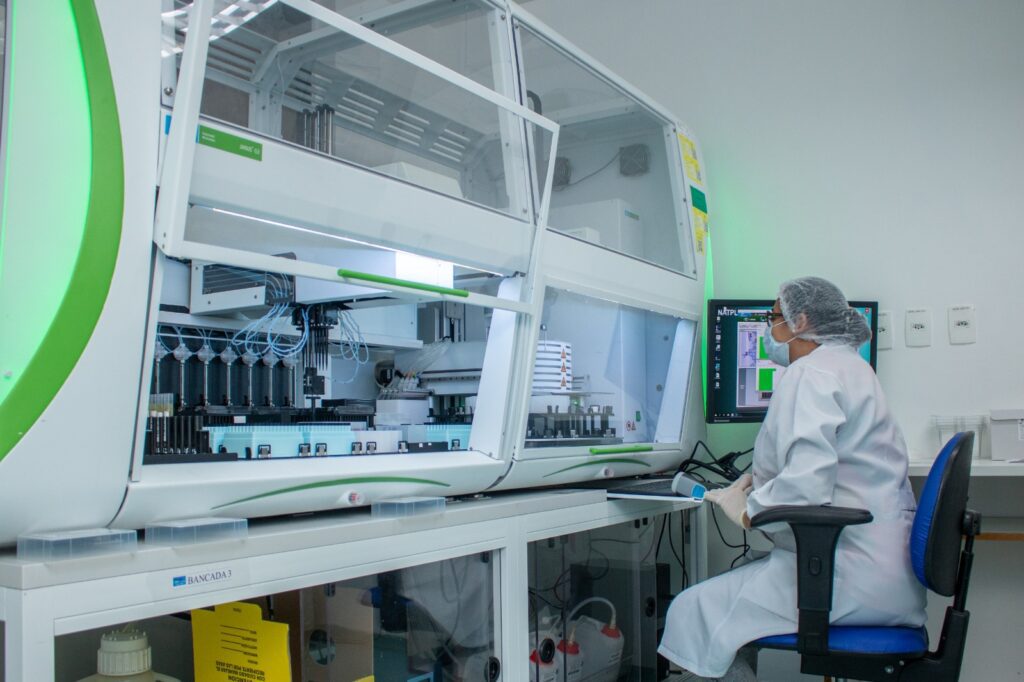 Hemoam recebe visita de equipe do Ministério da Saúde para avaliar NAT Malária 4 Hemora Laboratorio Nat Malaria 1024x682 1