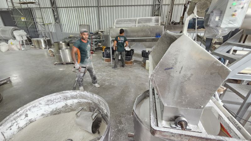 Por intermédio do Idam, produtores rurais negociam venda de mandioca à agroindústria Galo da Serra 3 Idam Acordo entre agricultores e Galo da Serra Fotos Marfran Vieira 2